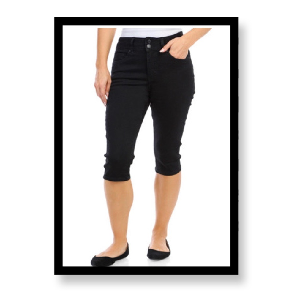 NWT Women's Royalty Black Capri Jeans